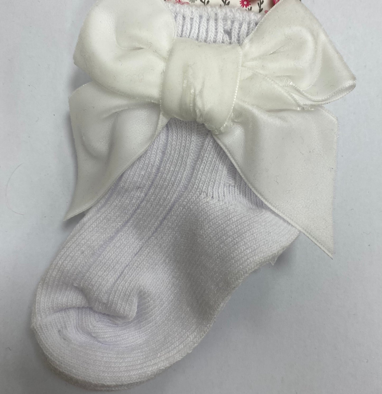 Girls Ribbed White Ankle socks W/ Bow