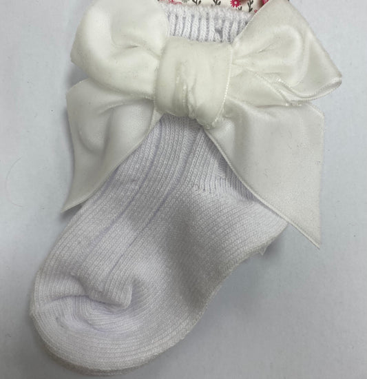 Girls Ribbed White Ankle socks W/ Bow